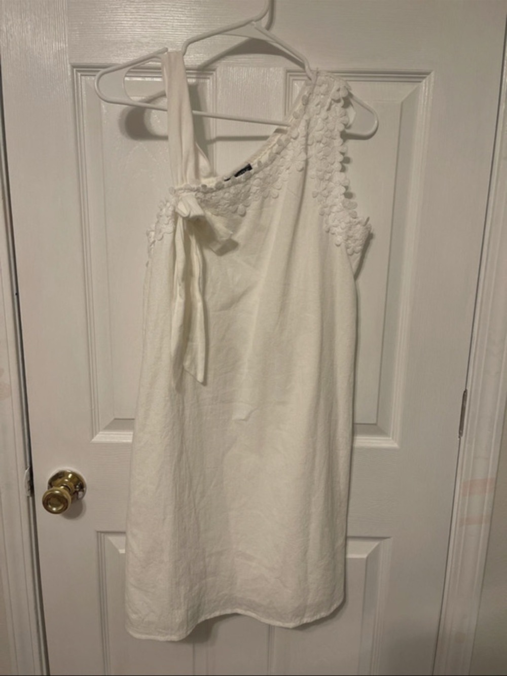 SHEIN One-Shoulder White Dress with Floral Appliqué